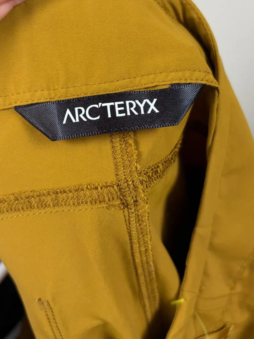 Arc'teryx Creston Short 8 in Yukon 32